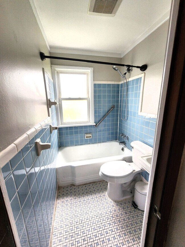 Building Photo - Garfield Hts 3 BR