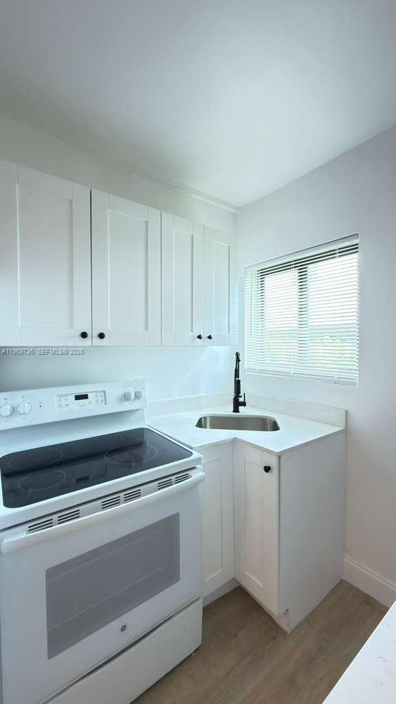 Building Photo - 1980 Biarritz Dr