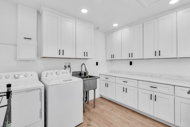 Building Photo - 614 Penelope Dr