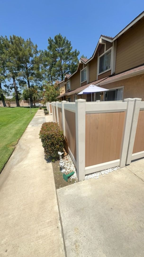 Building Photo - AVAILABLE NOW!! 2 Bedroom / 2 Bathroom Townhome in San Bernardino w/ Garage!