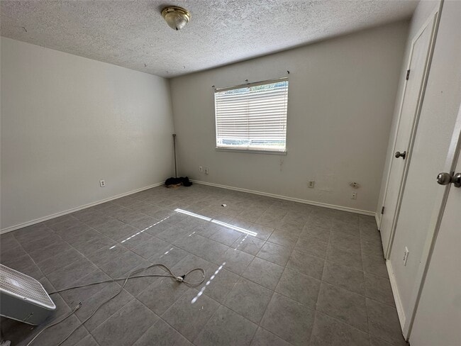 Building Photo - 14846 Waterside Dr