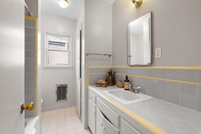 Building Photo - Fully Furnished: Mid-Century w/views of Griffith Observatory in the Hollywood Hills!