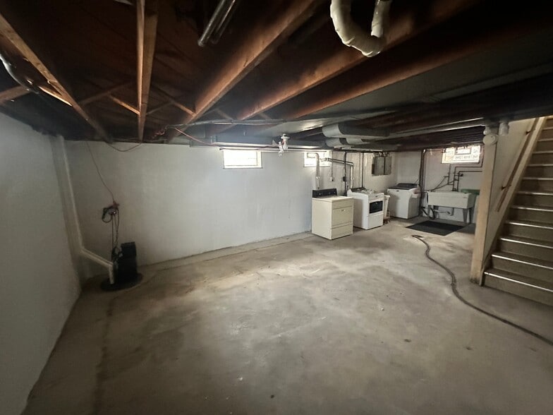 Building Photo - 3610 S Howell Ave