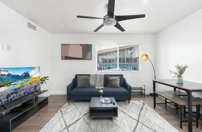 Interior Photo - Fringe City View