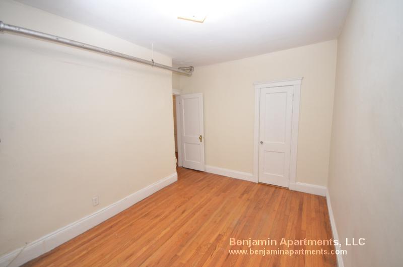 Building Photo - 127 Sutherland Rd