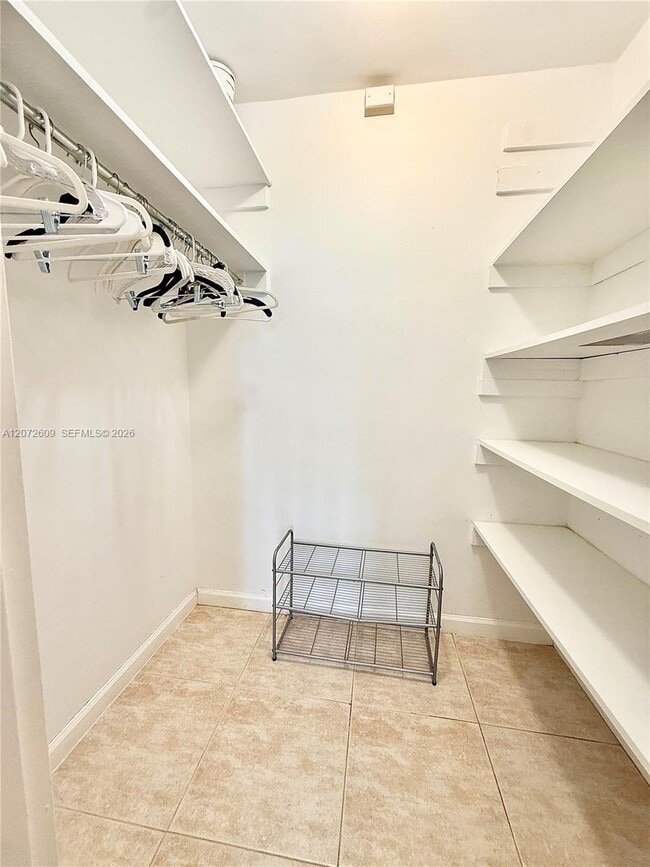 Building Photo - 5161 Collins Ave