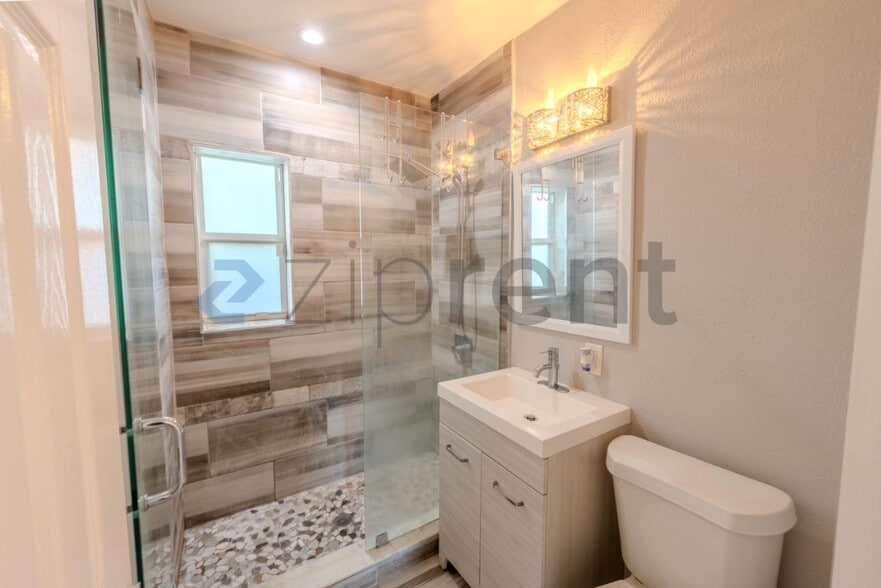 Building Photo - Unit