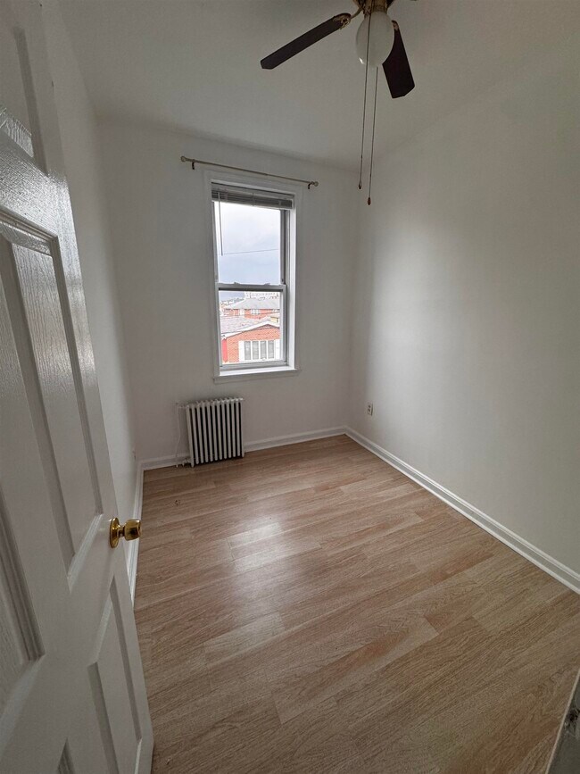 Building Photo - 4702 Cottage Ave