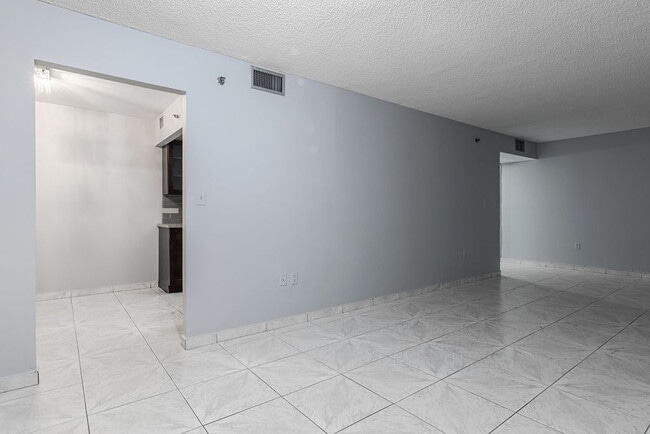 Building Photo - 210 174th St