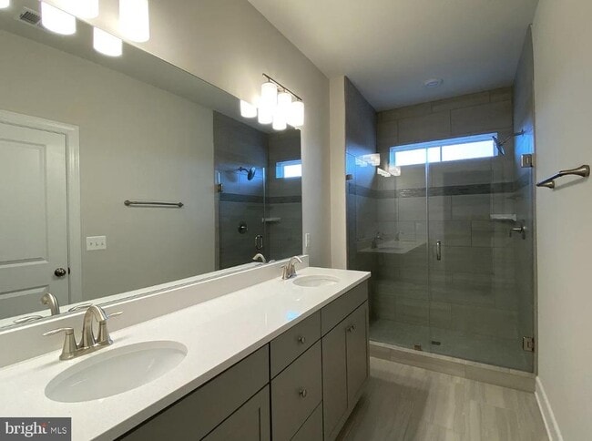 Building Photo - 136 Bleeker Pl