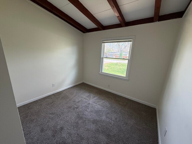 Building Photo - 211 Rugby Rd