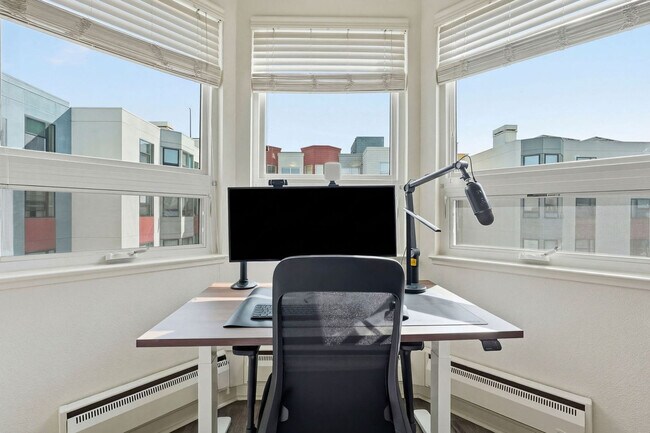 Building Photo - 2000 Post St