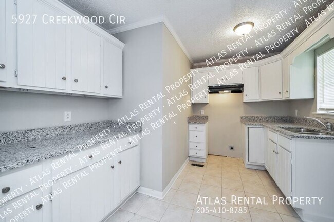Building Photo - 5927 Creekwood Cir Irondale, AL 35210