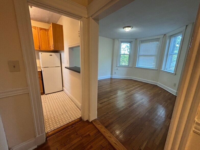 Building Photo - 360 Riverway