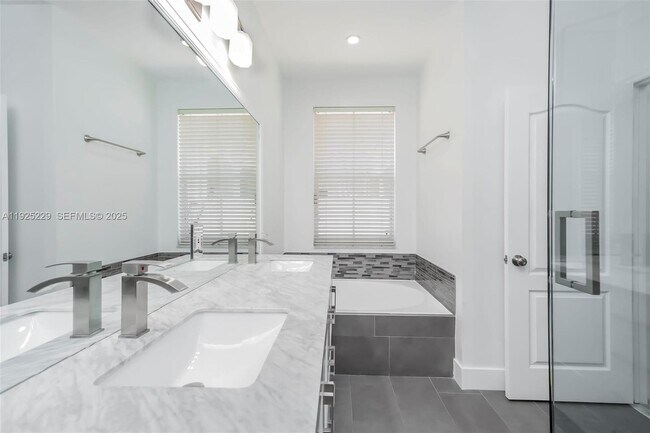 Building Photo - 3808 SW 165th Terrace