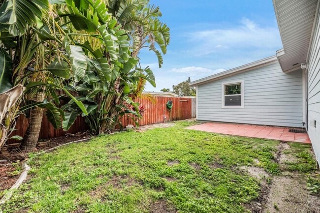 Building Photo - 10283 114th Terrace N