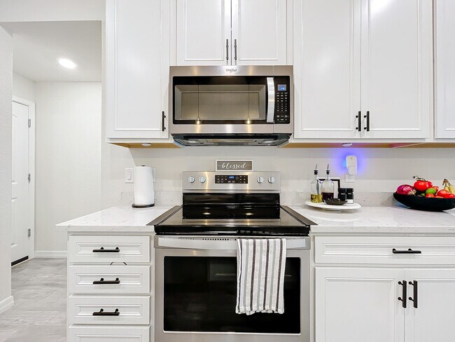 Building Photo - 2757 Troubadour St