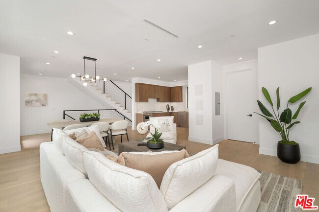 Building Photo - 4326 Serene Pl