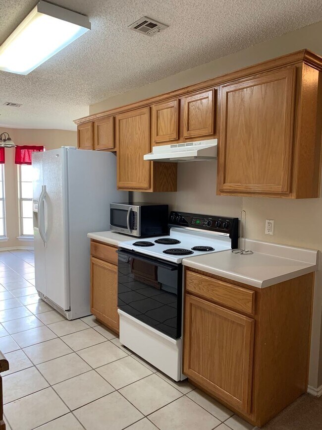 Building Photo - 1612 Cresent St