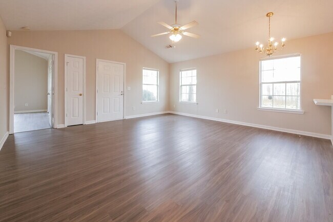 Building Photo - 521 Lakecourt Dr