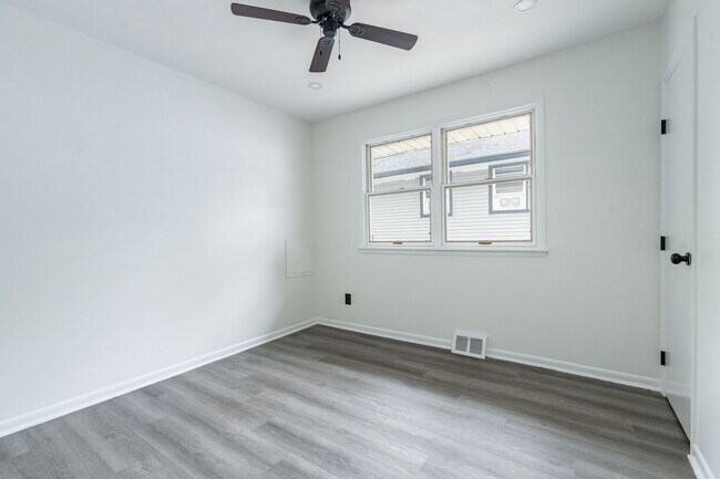 Building Photo - 518 Bloomfield Ave