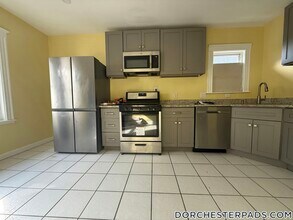 Building Photo - 129 Stanwood St