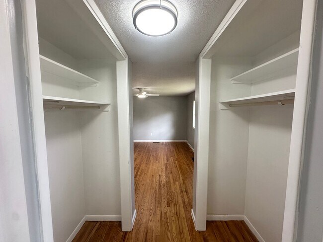 Building Photo - Beautifully Renovated 4 bedroom / 2 bath home in cul-de-sac!