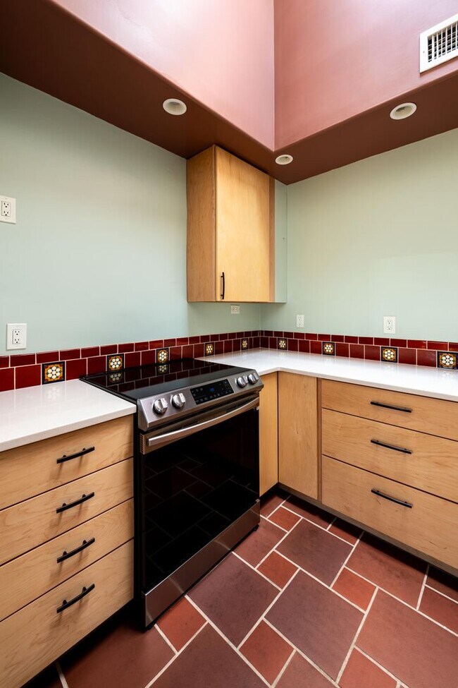 Building Photo - 3600 Cerrillos Rd