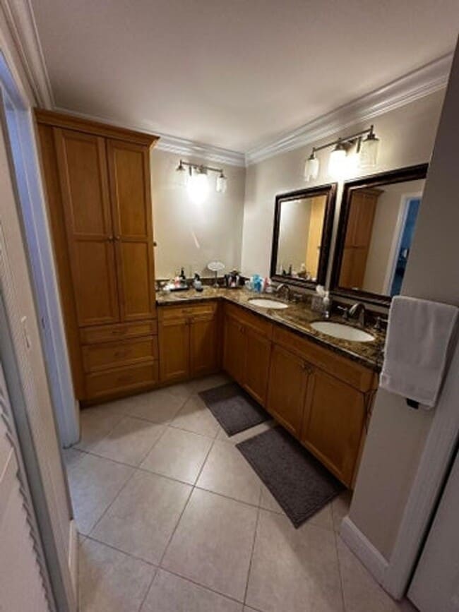 Building Photo - 6860 Calle Del Paz S