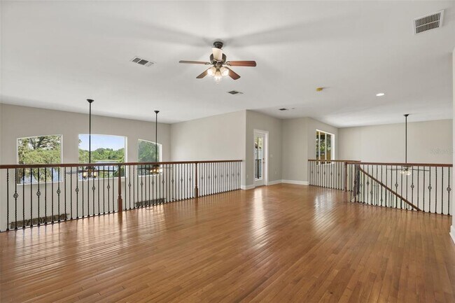 Building Photo - 5554 Palm Lake Cir