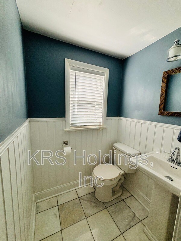 Building Photo - 2318 Penrose Dr