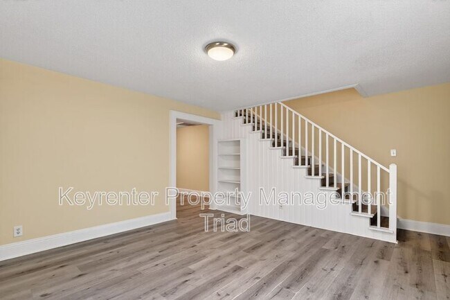 Building Photo - 506 Rocky Knoll Rd