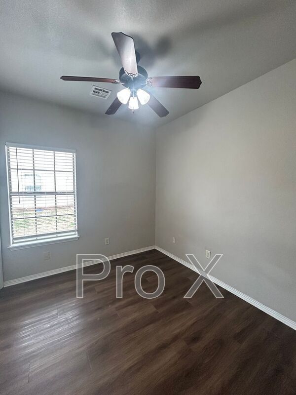 Building Photo - 2670 N Valencia Ave