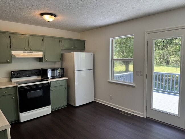 Building Photo - 10125 N Twin Springs Rd