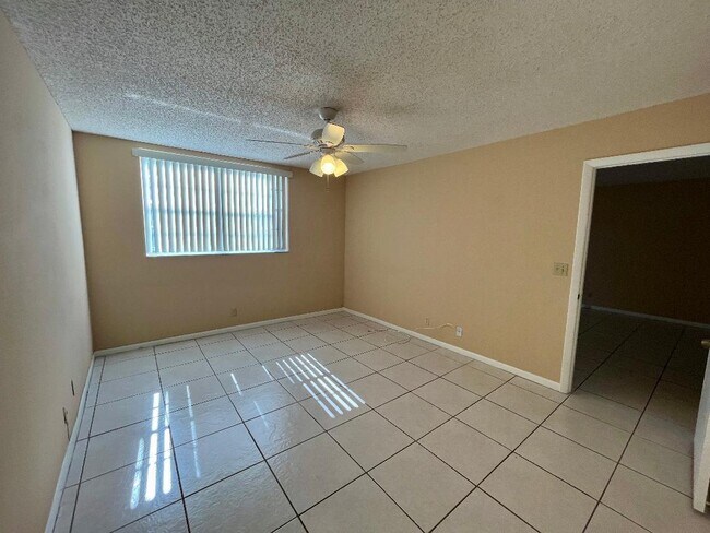 Building Photo - 2885 SW 22nd Ave