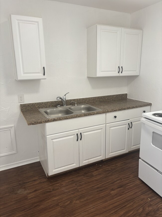 Building Photo - 3049 NE 15th St