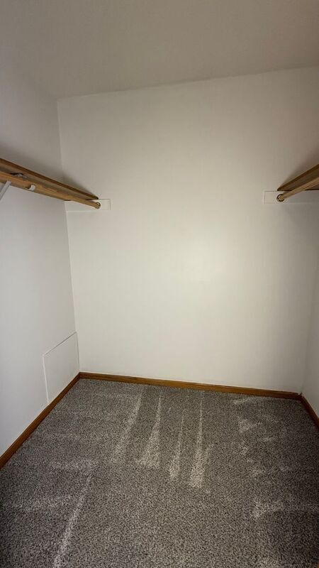 Building Photo - 2755 Ranchview Ln N