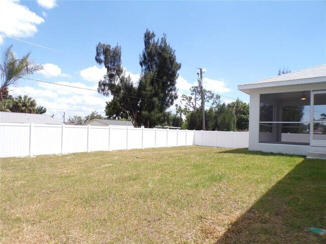 Building Photo - 3112 Pinetree St