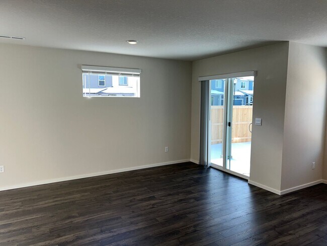 Building Photo - LIKE NEW Spacious 2 Story Home on Corner Lot - Kemper Grove / Ridgefield, WA