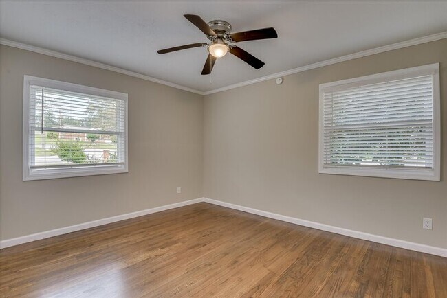 Building Photo - 3602 Kentwood Dr