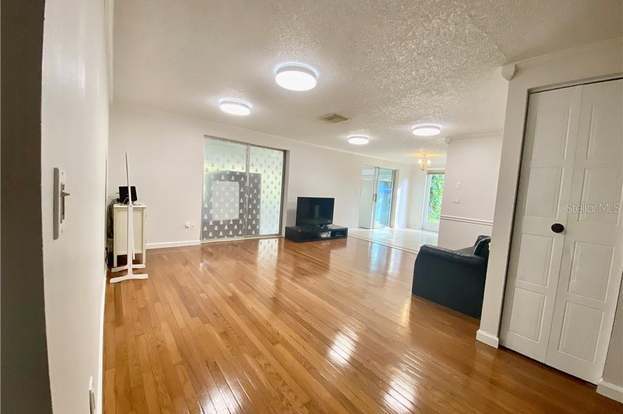 Building Photo - 16131 Manorwood Cir