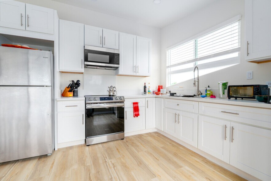 Building Photo - 5021 Foothill Blvd