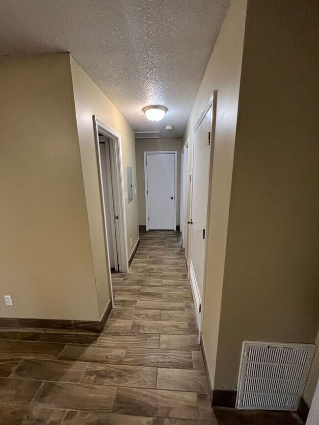 Building Photo - Cozy 2 bedroom 1 bath ranch duplex NOW AVAILABLE!