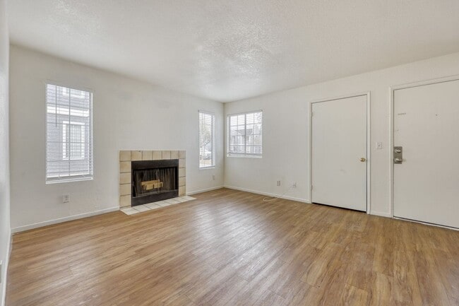 Building Photo - Cozy 2-Bedroom Apartment with Open Layout