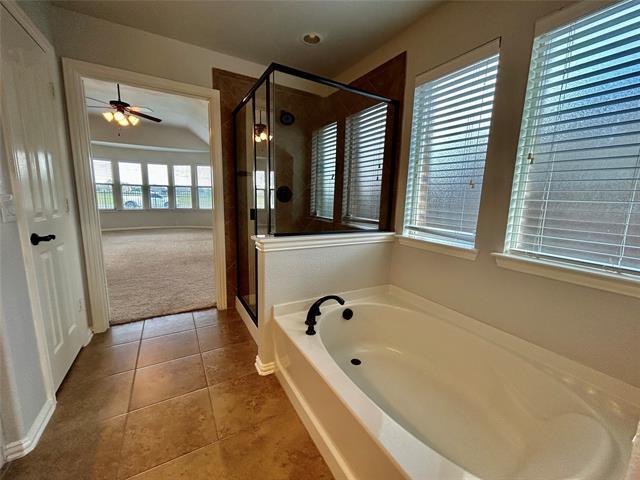Building Photo - 511 Carnation Ln