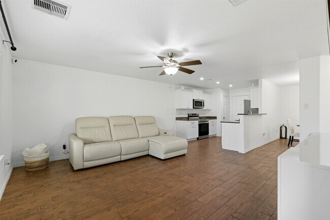 Building Photo - 11215 Hall Terrace Ct