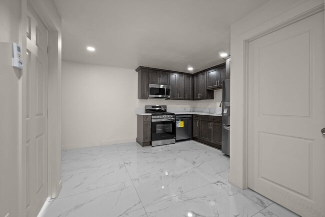 Building Photo - Brand new!