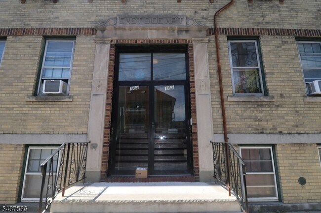 Building Photo - 160 New York Ave