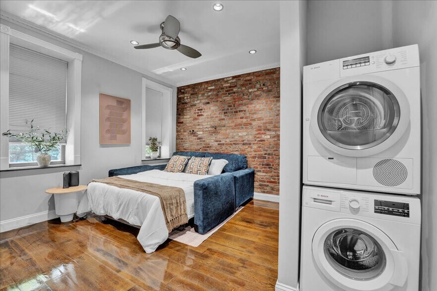 Primary Photo - 346 E 18th St