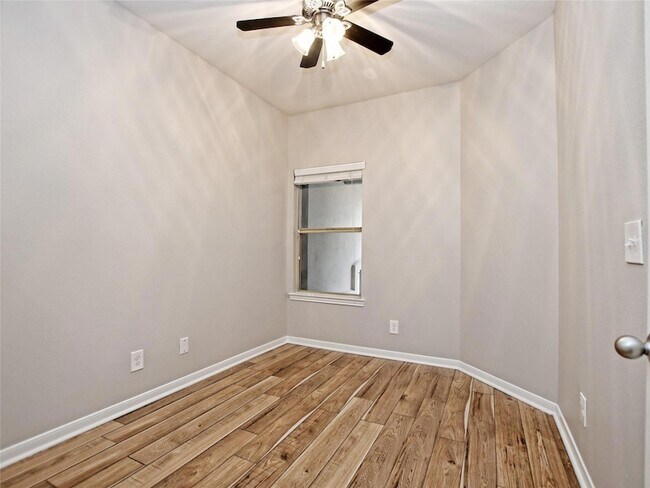 Building Photo - 6000 Shepherd Mountain Cove